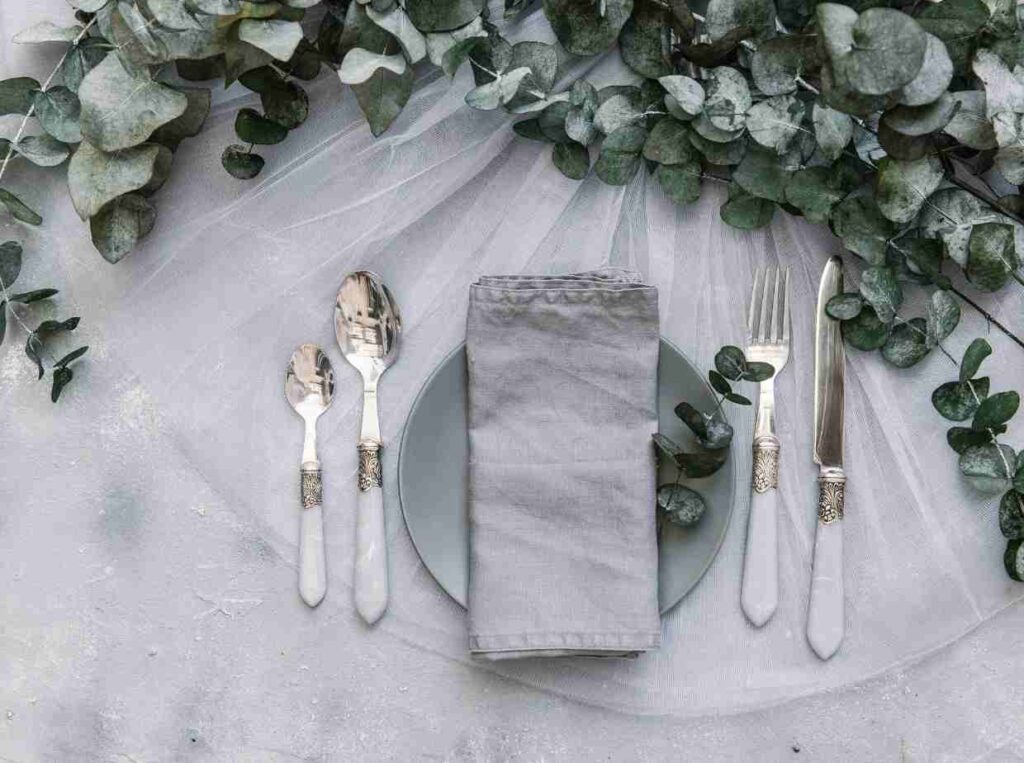 結婚式に1人で参列する友人への配慮はどうする 心遣いポイント5選